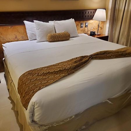 วินด์แฮม เมริดา Hotel ภายนอก รูปภาพ