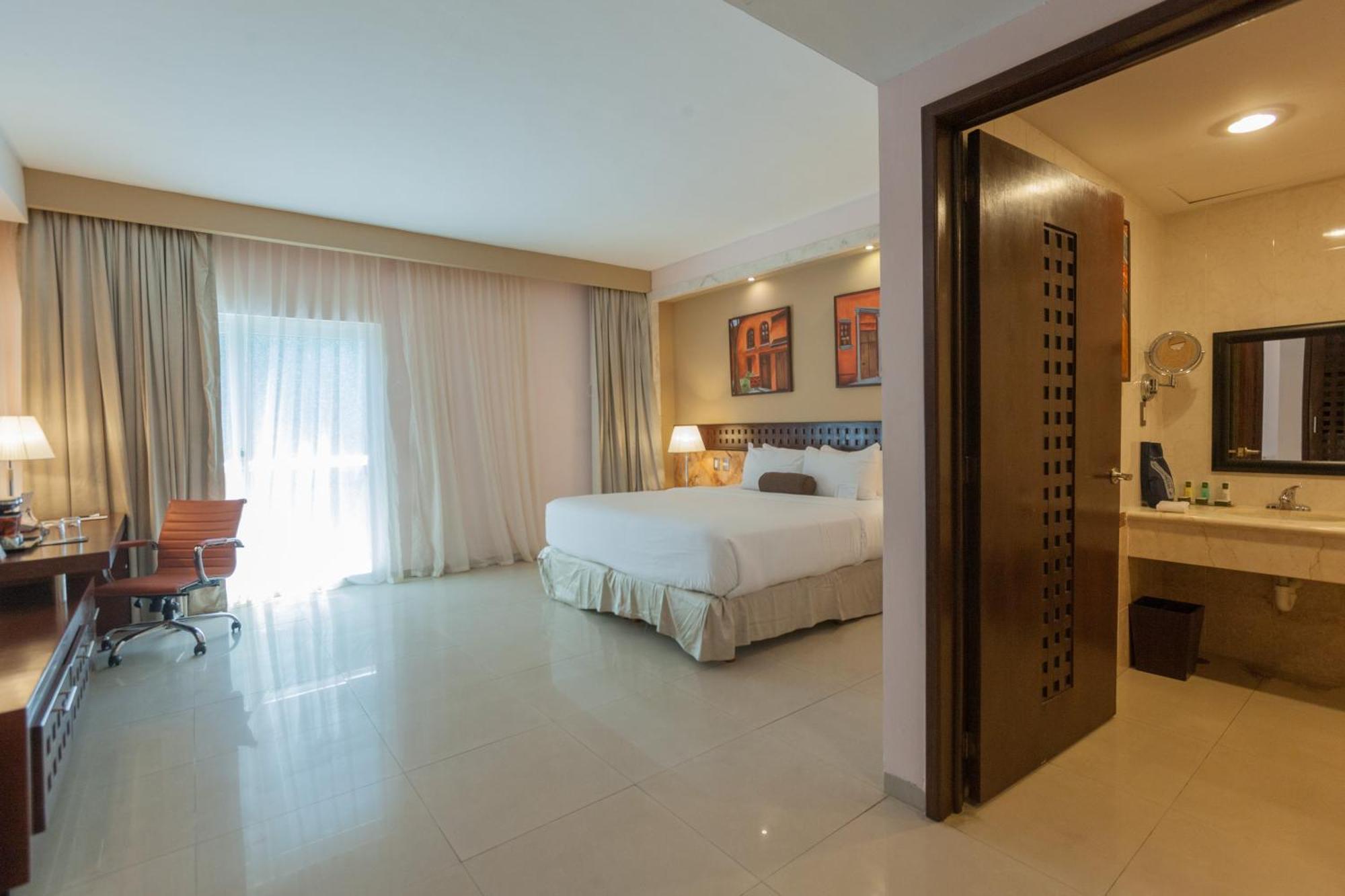 วินด์แฮม เมริดา Hotel ภายนอก รูปภาพ